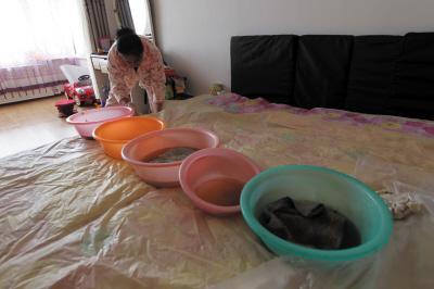 湛江楼上漏水，住户失联，小区没物管，业主维权难！律师来支招……